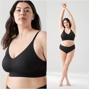 True Triangle Adjustable Strap Full Cup Bra in Black